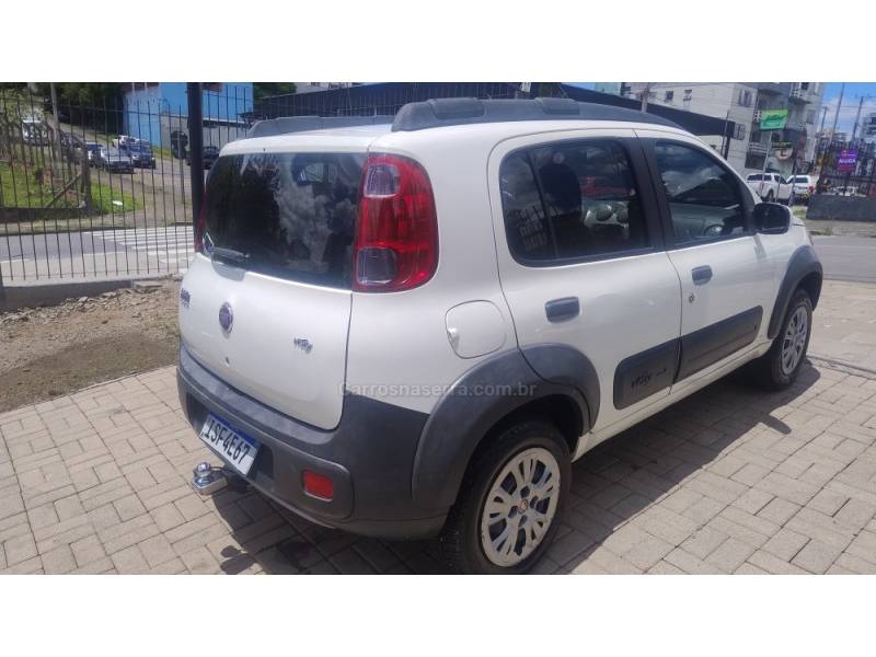 FIAT - UNO - 2011/2012 - Branca - R$ 29.999,00