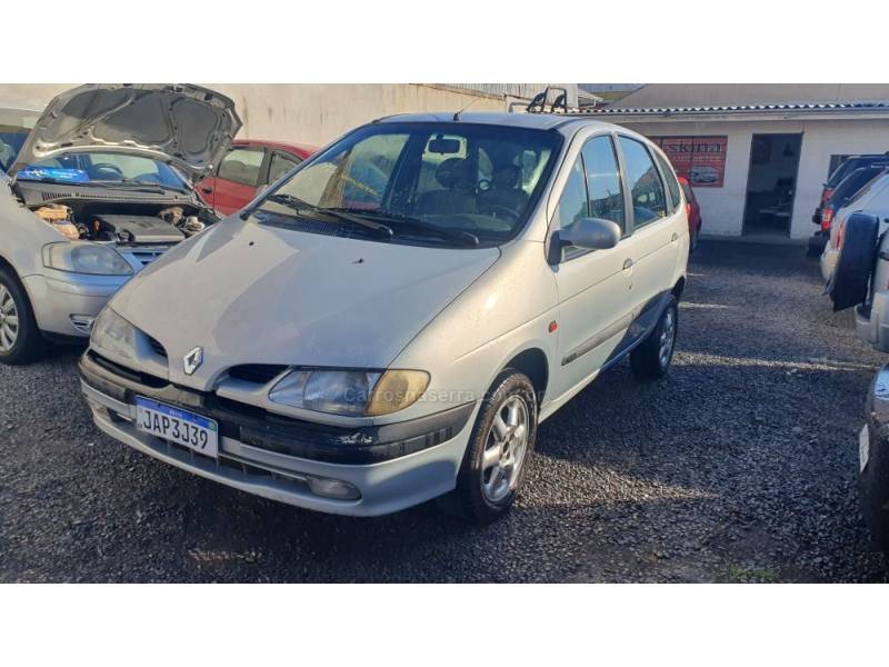 RENAULT - SCÉNIC - 2000/2001 - Prata - R$ 10.999,00