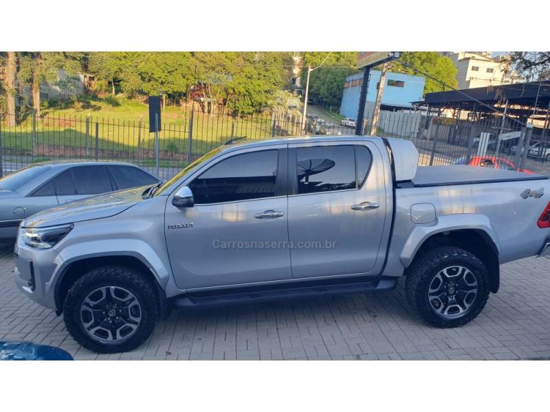 TOYOTA - HILUX - 2025/2025 - Prata - R$ 369.999,00