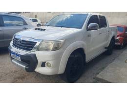 TOYOTA - HILUX - 2011/2012 - Branca - R$ 125.999,00