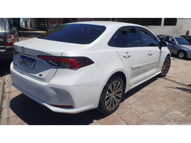 TOYOTA - COROLLA - 2021/2022 - Branca - R$ 129.999,00