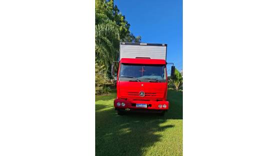 MERCEDES-BENZ - 1718 - 2011/2011 - Vermelha - R$ 215.000,00
