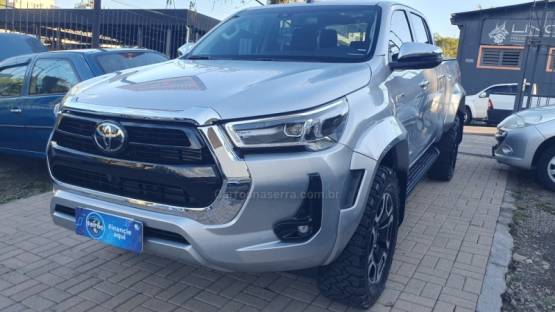 TOYOTA - HILUX - 2025/2025 - Prata - R$ 369.999,00