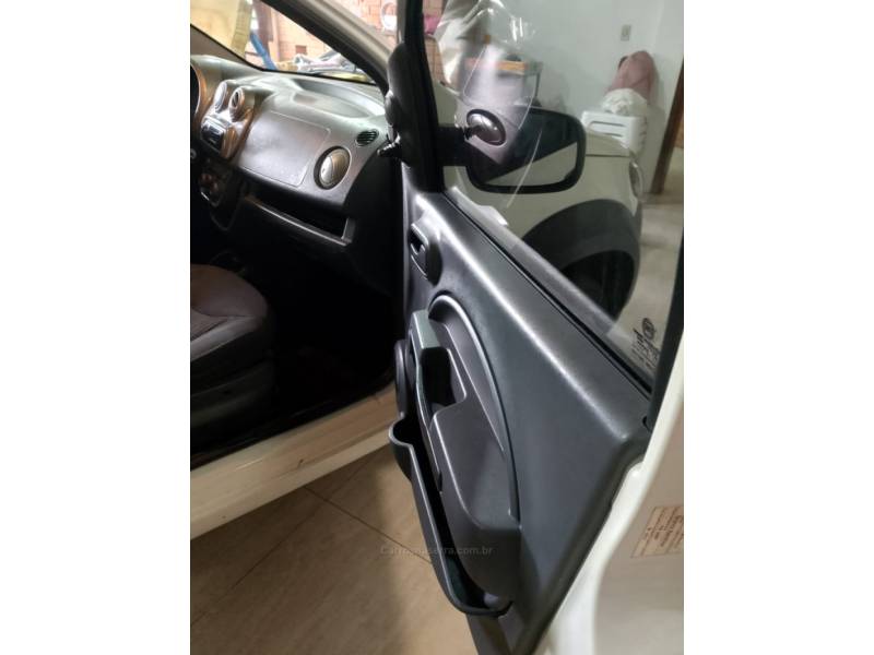 FIAT - UNO - 2011/2012 - Branca - R$ 32.990,00
