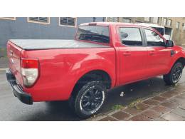 FORD - RANGER - 2013/2014 - Vermelha - R$ 89.999,00