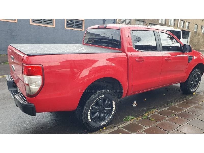 FORD - RANGER - 2013/2014 - Vermelha - R$ 89.999,00