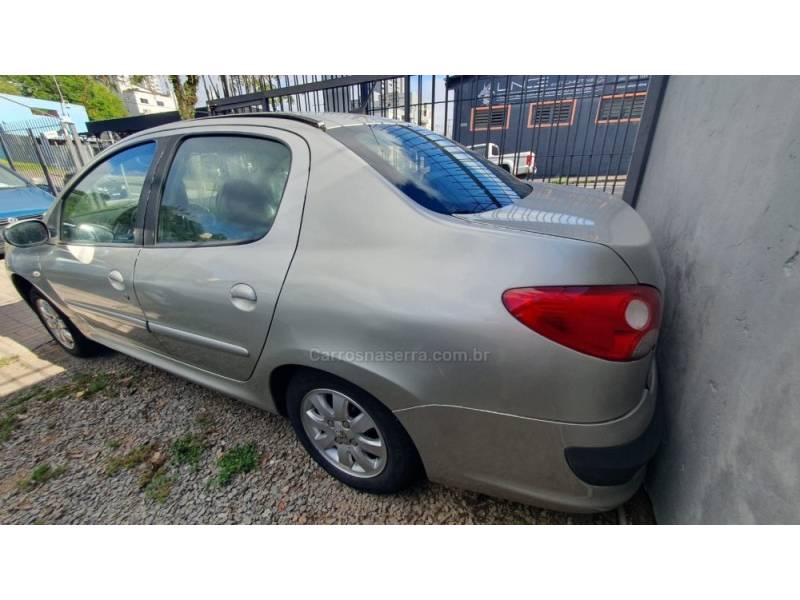 PEUGEOT - 207 - 2011/2011 - Prata - R$ 21.899,00