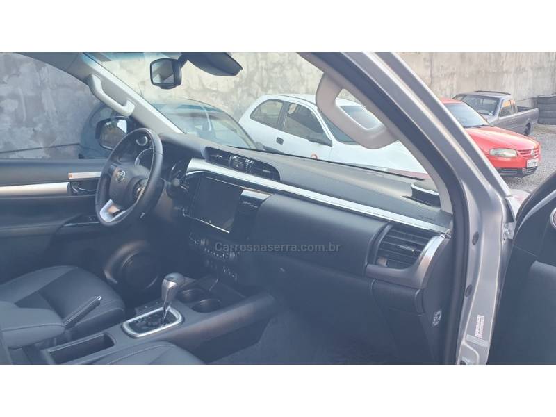 TOYOTA - HILUX - 2025/2025 - Prata - R$ 369.999,00