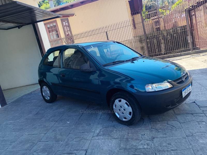 CHEVROLET - CELTA - 2001/2001 - Verde - R$ 14.999,00