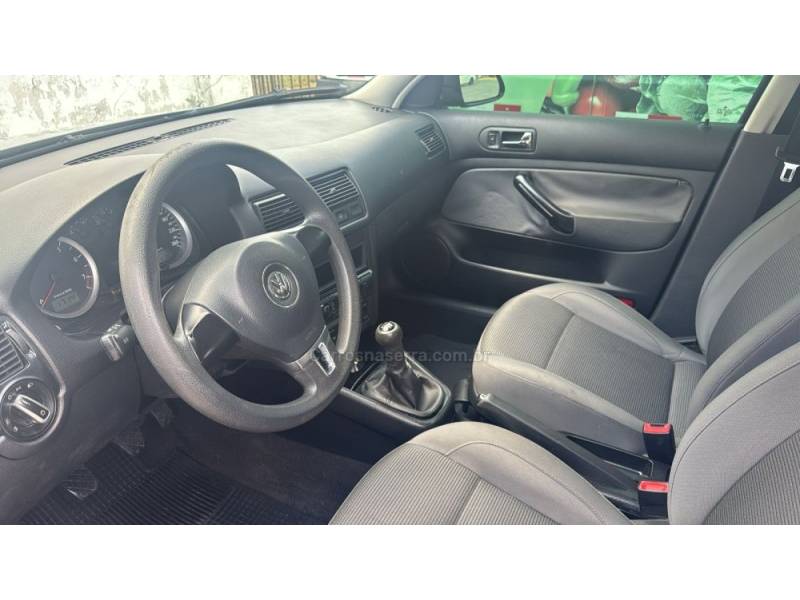 VOLKSWAGEN - GOLF - 2009/2010 - Preta - R$ 49.999,00