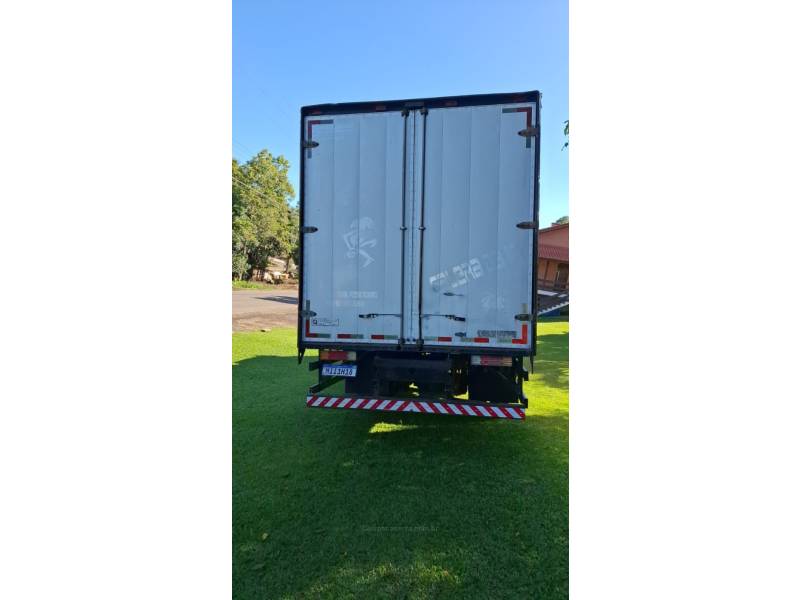 MERCEDES-BENZ - 1718 - 2011/2011 - Vermelha - R$ 215.000,00