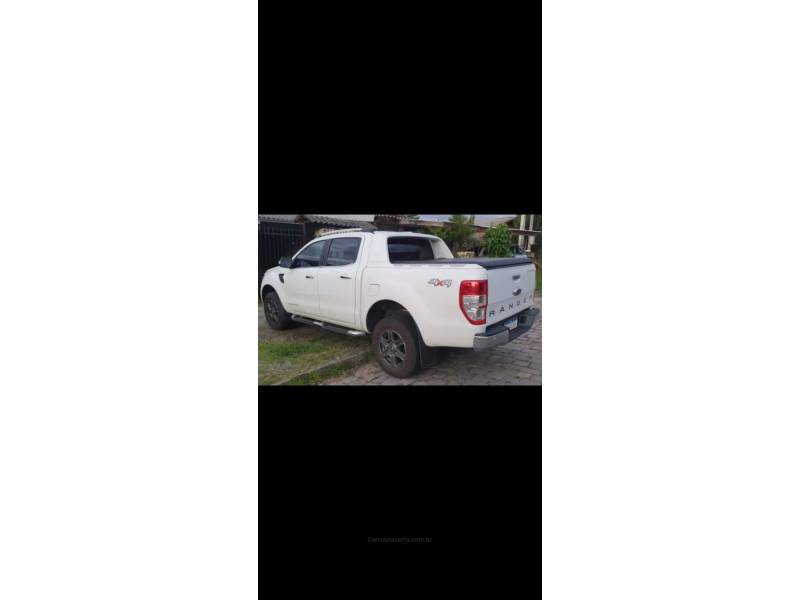 FORD - RANGER - 2014/2014 - Branca - R$ 114.999,00