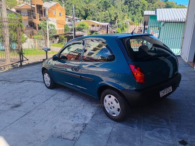 CHEVROLET - CELTA - 2001/2001 - Verde - R$ 14.999,00