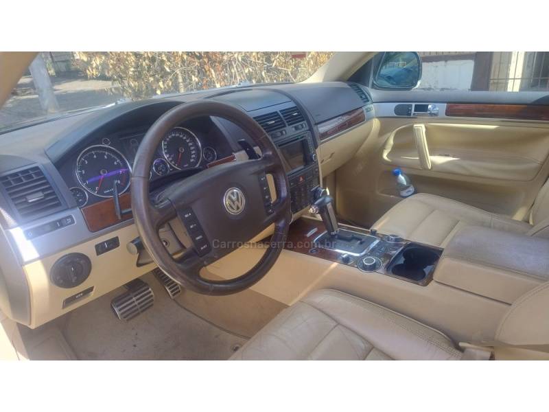 VOLKSWAGEN - TOUAREG - 2006/2006 - Prata - R$ 49.999,00