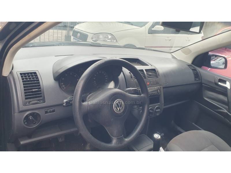 VOLKSWAGEN - POLO - 2003/2003 - Preta - R$ 24.900,00