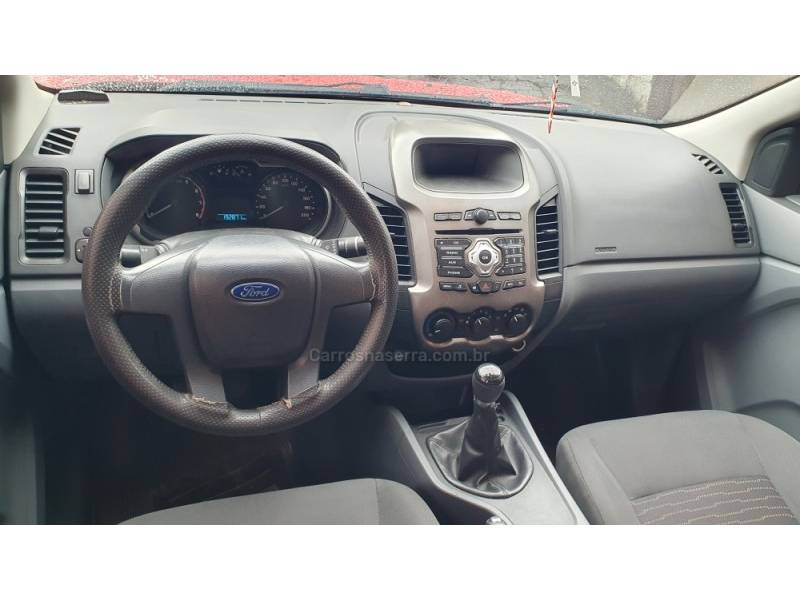 FORD - RANGER - 2013/2014 - Vermelha - R$ 89.999,00