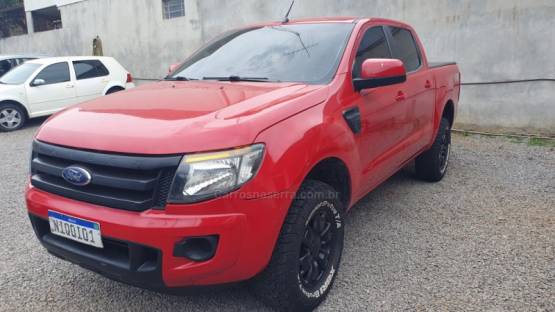 FORD - RANGER - 2013/2014 - Vermelha - R$ 89.999,00