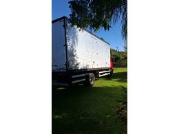 MERCEDES-BENZ - 1718 - 2011/2011 - Vermelha - R$ 215.000,00