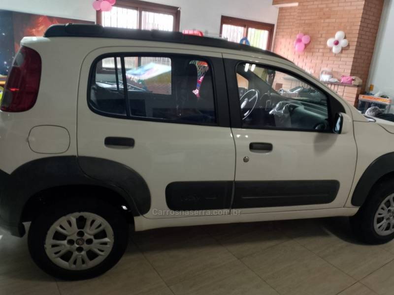 FIAT - UNO - 2011/2012 - Branca - R$ 32.990,00