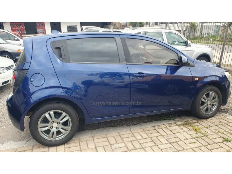 CHEVROLET - SONIC - 2012/2013 - Azul - R$ 43.999,00