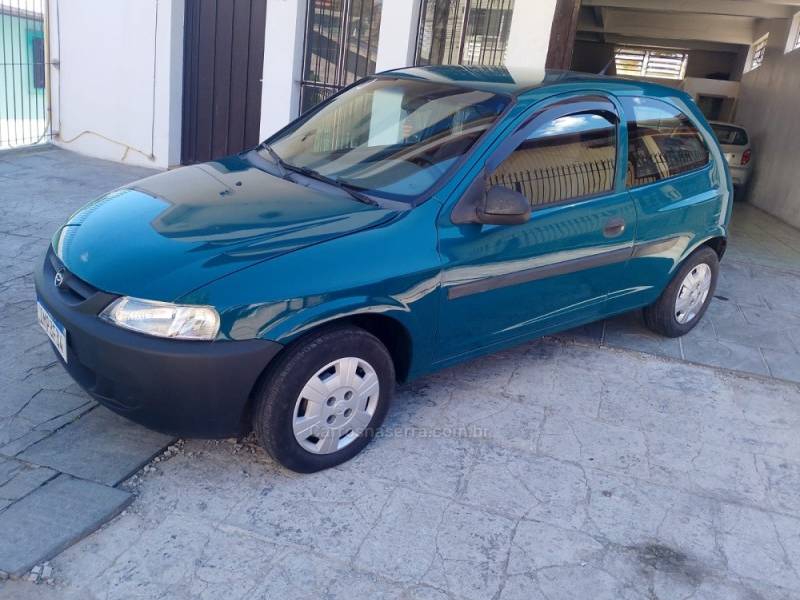 CHEVROLET - CELTA - 2001/2001 - Verde - R$ 14.999,00