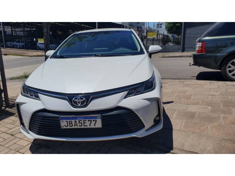 TOYOTA - COROLLA - 2021/2022 - Branca - R$ 129.999,00