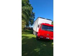MERCEDES-BENZ - 1718 - 2011/2011 - Vermelha - R$ 215.000,00