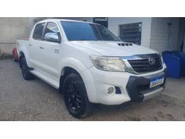 TOYOTA - HILUX - 2011/2012 - Branca - R$ 125.999,00