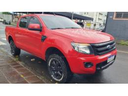 FORD - RANGER - 2013/2014 - Vermelha - R$ 89.999,00