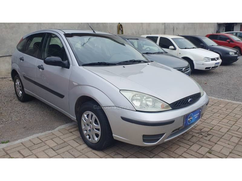 FORD - FOCUS - 2006/2007 - Prata - R$ 24.999,00