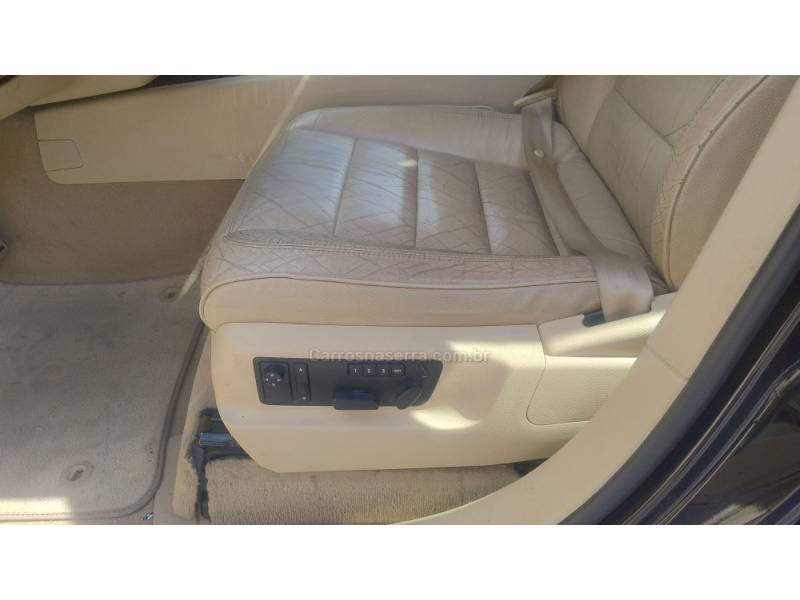 VOLKSWAGEN - TOUAREG - 2006/2006 - Prata - R$ 49.999,00