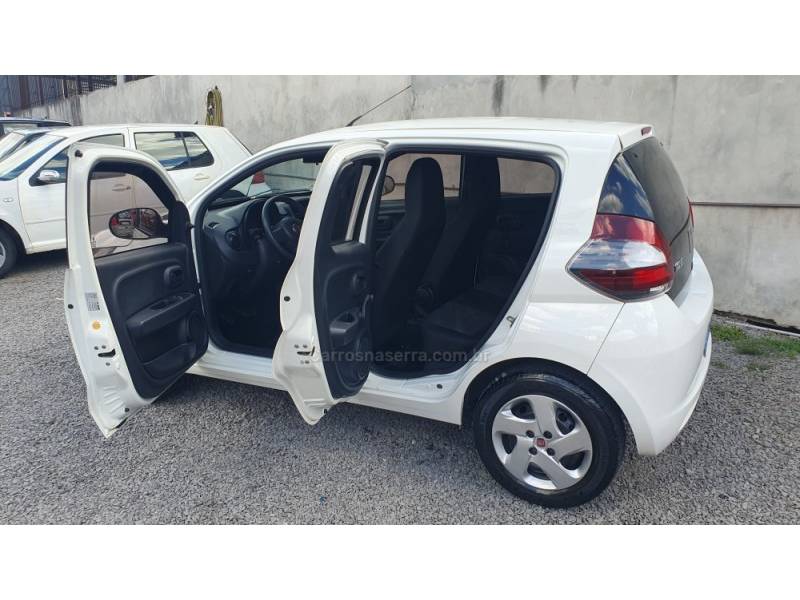 FIAT - MOBI - 2017/2018 - Branca - R$ 44.999,00