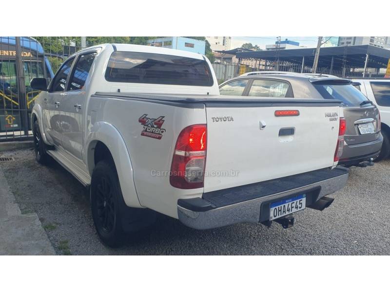 TOYOTA - HILUX - 2011/2012 - Branca - R$ 125.999,00