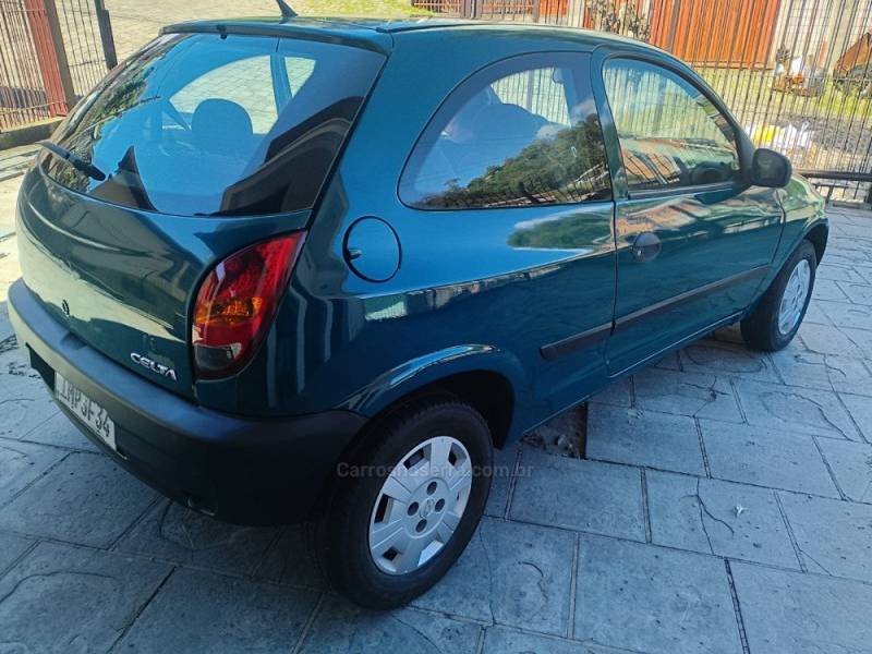 CHEVROLET - CELTA - 2001/2001 - Verde - R$ 14.999,00