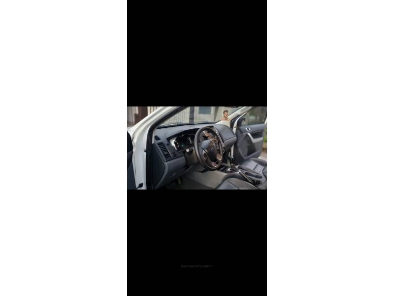 FORD - RANGER - 2014/2014 - Branca - R$ 114.999,00