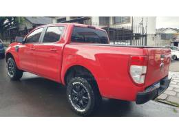 FORD - RANGER - 2013/2014 - Vermelha - R$ 89.999,00