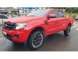 FORD - RANGER - 2013/2014 - Vermelha - R$ 89.999,00