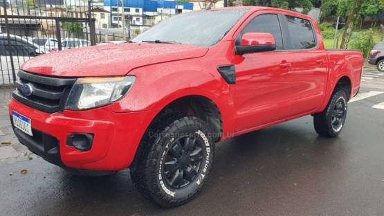 FORD - RANGER - 2013/2014 - Vermelha - R$ 89.999,00