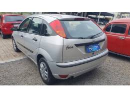 FORD - FOCUS - 2006/2007 - Prata - R$ 24.999,00