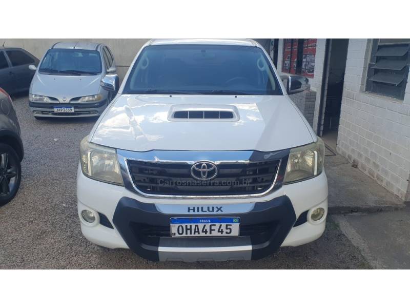 TOYOTA - HILUX - 2011/2012 - Branca - R$ 125.999,00