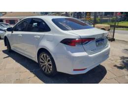 TOYOTA - COROLLA - 2021/2022 - Branca - R$ 129.999,00