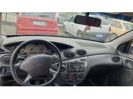 FORD - FOCUS - 2006/2007 - Prata - R$ 24.999,00