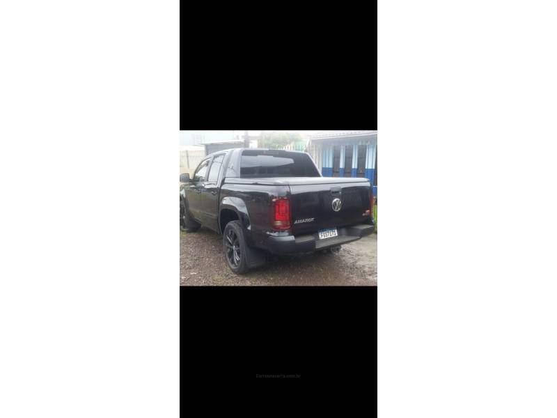 VOLKSWAGEN - AMAROK - 2022/2023 - Preta - R$ 241.999,00