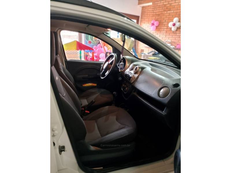 FIAT - UNO - 2011/2012 - Branca - R$ 32.990,00