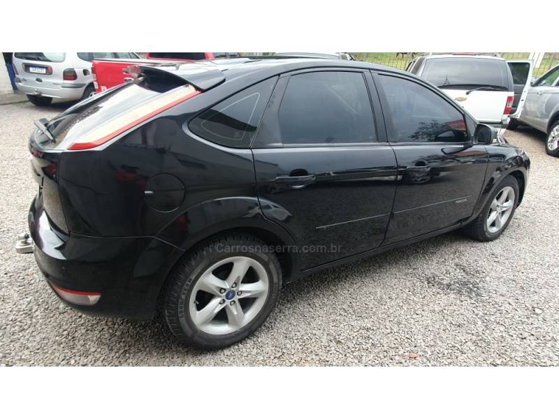 FORD - FOCUS - 2011/2012 - Preta - R$ 39.999,00